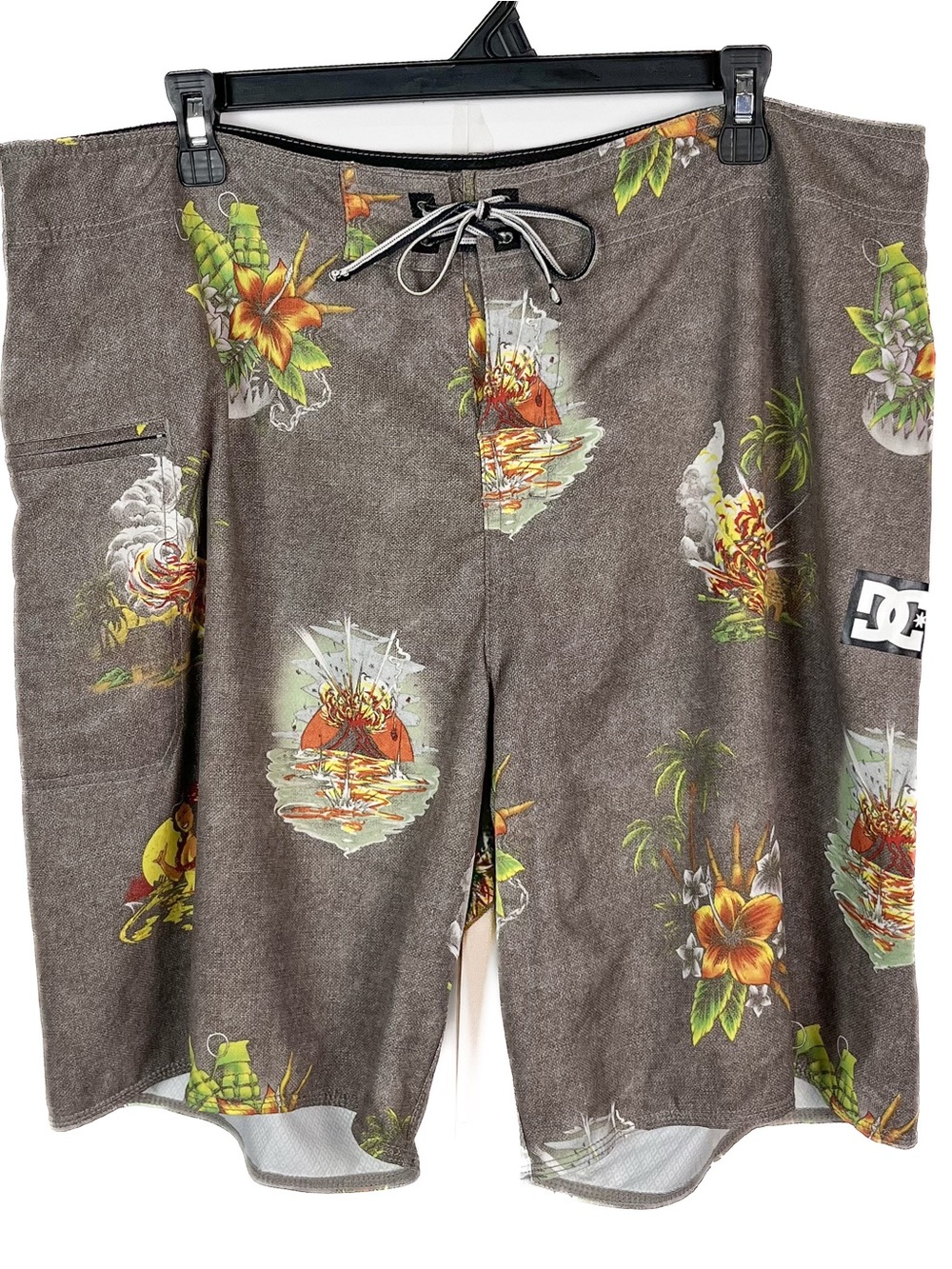 DC Shoes Board Shorts Mens 38 Floral Hula Girl Surf Swim Skate Y2k Baggy